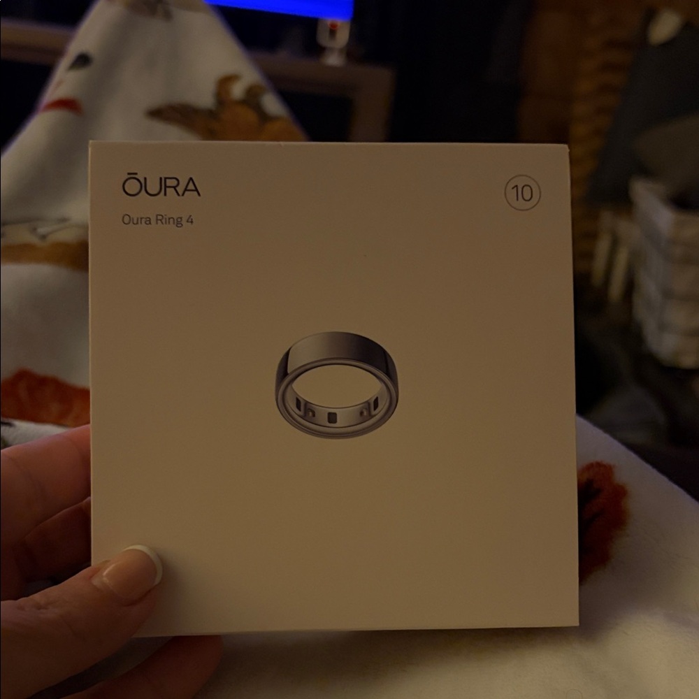 Oura Ring 4 in Shiny Silver
